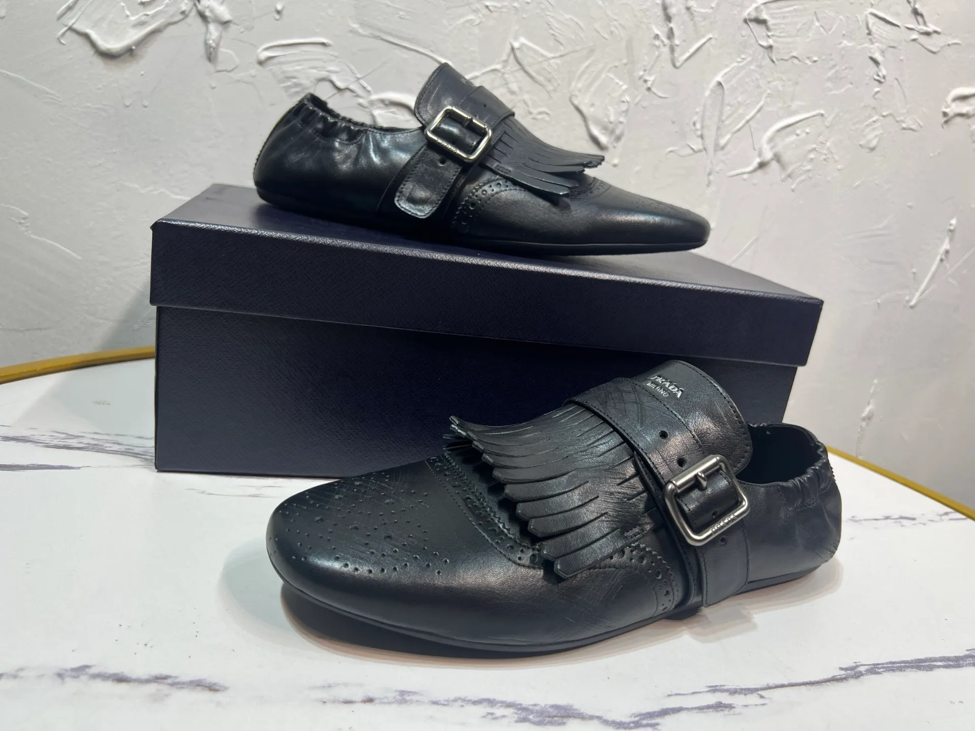 P800 prada derby2025 spring and autumn latest Prada slip-on retro men's leather shoes, Shuffle tassel strap Monk shoes, original one-to-one development, outsole one-to-one molding, upper cowhide, lining and foot cowhide, rubber sole, original packaging black and brown 2 colors, code number: 39-46